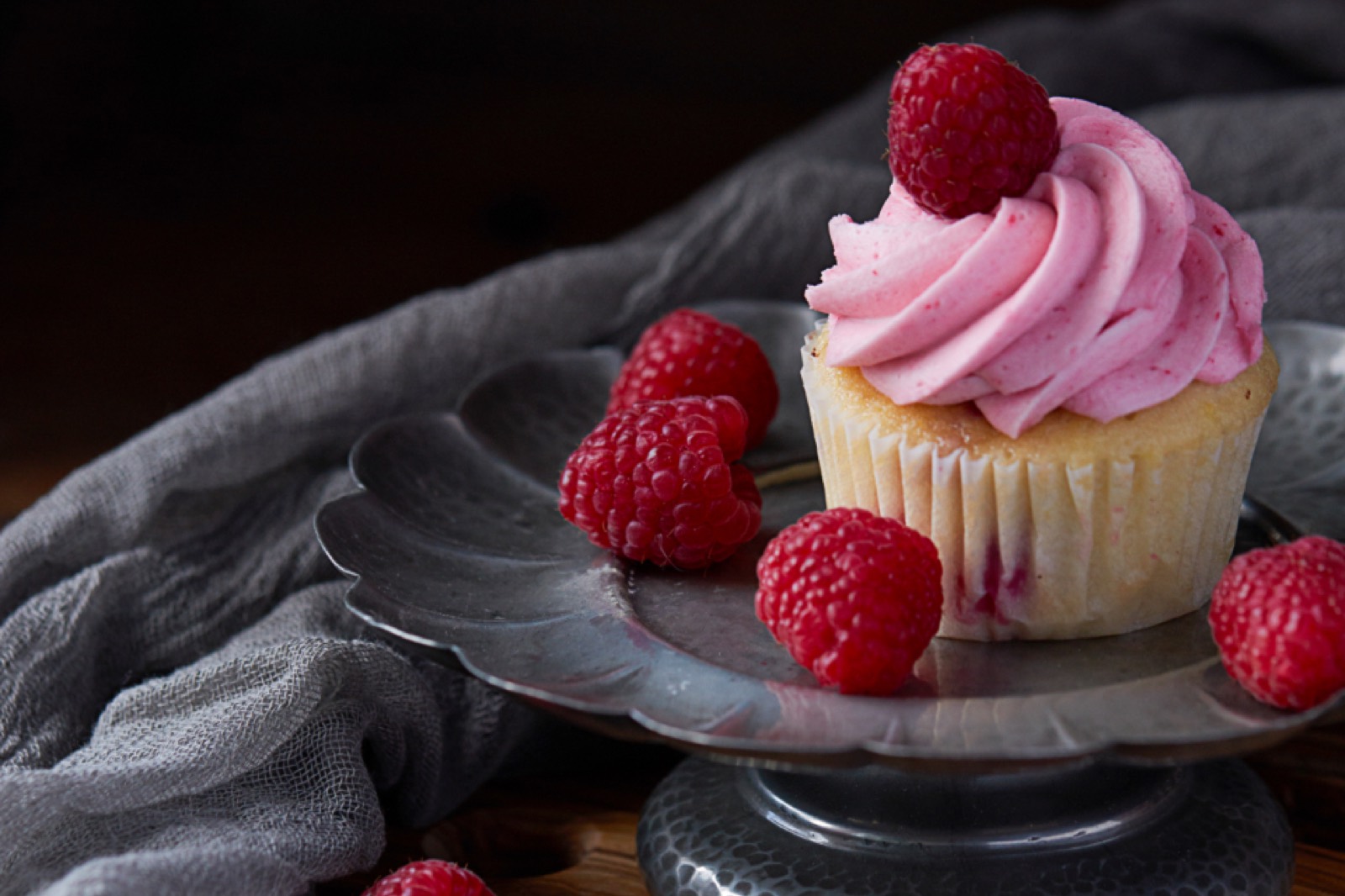 Malnas muffin rozsaszin kremmel, illusztracio