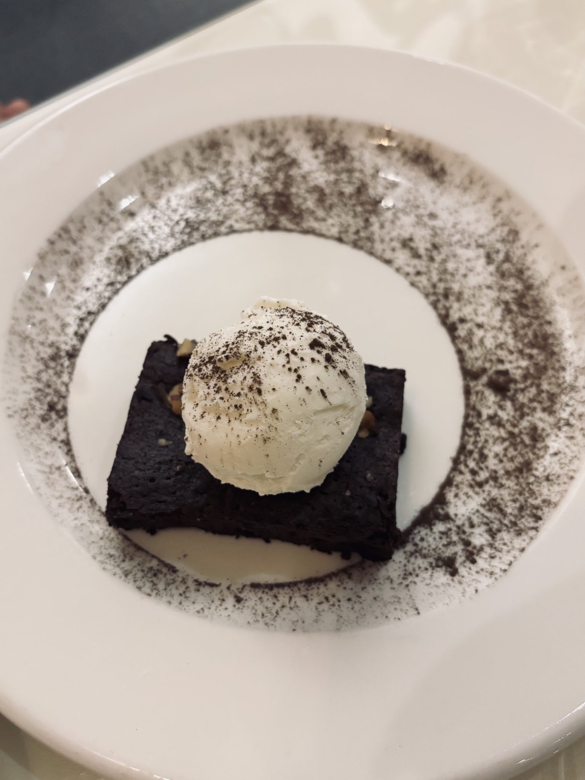 Brownie fagylaltgomboccal, illusztracio